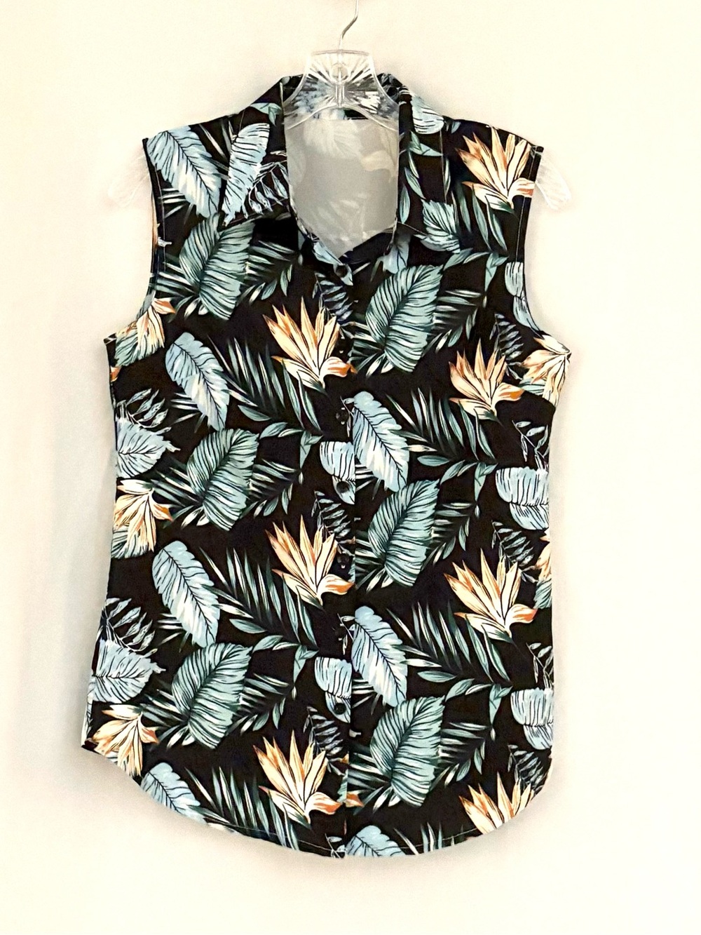 Zeagoo Sleeveless Tropical Button-Up Top in Black with Leaf Print